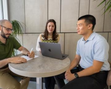 students with computer in the commons